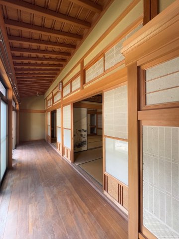 離れの廊下♪木の温もりに癒されます!(^^)!