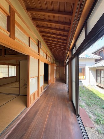 中庭から光が入り明るく風通し良好!(^^)!