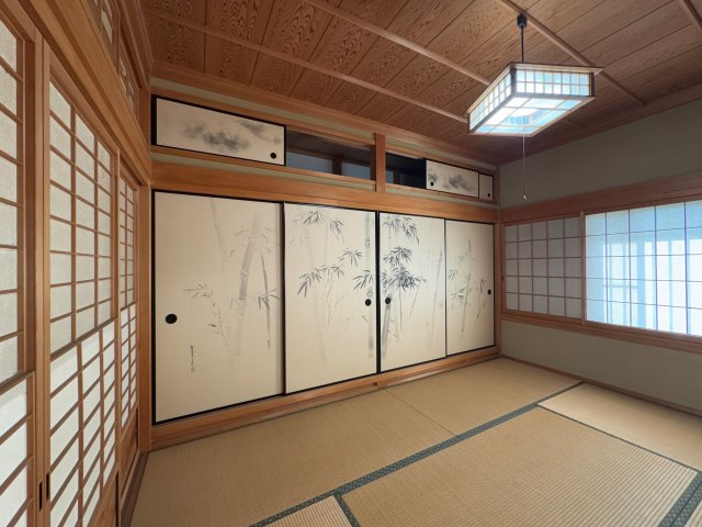 離れの和室♪　襖が美しいです!(^^)!