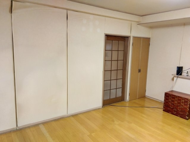 吉原小学校まで徒歩約5分。お子様の通学も安心ですね。