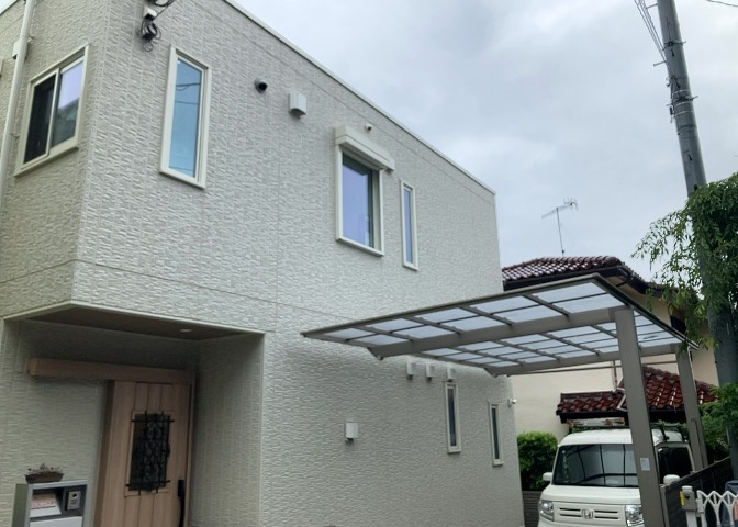 木造住宅とは土台、壁、柱など建築物の強度を支える構造体の材に木が使用されている構造を指します。構造体は建物の自重を支えるだけではなく風圧や水圧、積裁荷重などあらゆる衝撃に耐えるための基礎です。