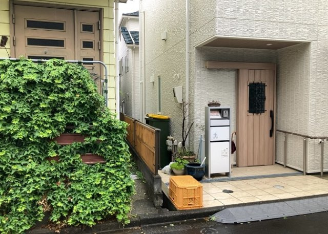省エネ給湯器とは従来型の給湯器より熱効率が高く、少ない燃料でたくさんのお湯を沸かすことが出来る高効率な給湯器のことを指します。また、省エネ給湯器には種類があり、利便性や効果なども様々です。