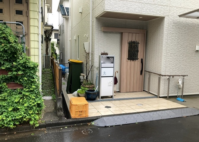 隣家の土地はどうなっているのか、生活利便施設が近くにあるのか、学校まで近いかなど、お客様のライフスタイルにあわせたイメージが重要です。また、近くにあると困る施設が近くにないかも確認するといいでしょう。
