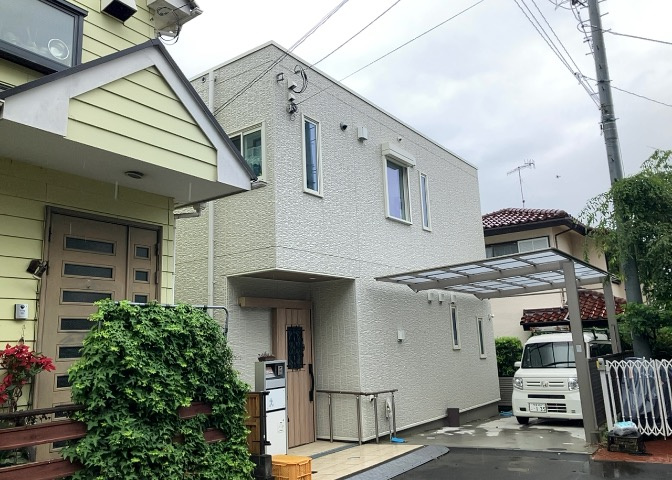 南側道路の場合は長い時間光を入れ込むことができるため、庭やリビングを道路側に持ってくることが多く土地価格も高い傾向にあります。一方北側道路だとリビングや庭が南側になりプライバシーを守ることができます。