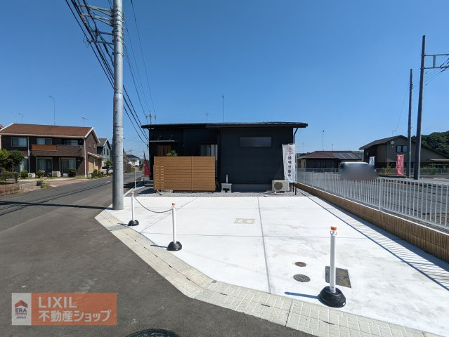 【駐車スペース】現地完成写真。ゆったりとした駐車スペースです。