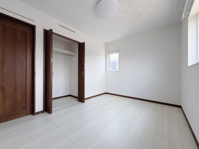 ■洋室｜2階各居室には収納をご用意しています♪常にお部屋を綺麗に保てます！小さなお子様も自然とお片付けができるようになるのでうれしいですよね！