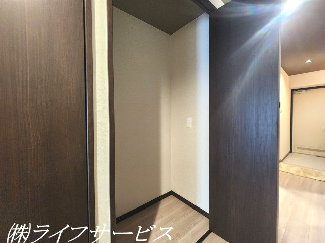 廊下に収納有