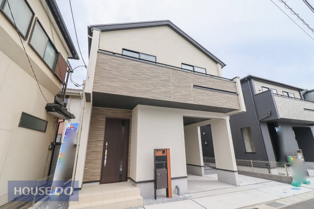 【外観】街並みに調和する落ち着いた色調の外観♪耐久性やメンテナンス性に優れた外壁材はセルフクリーニング仕様。