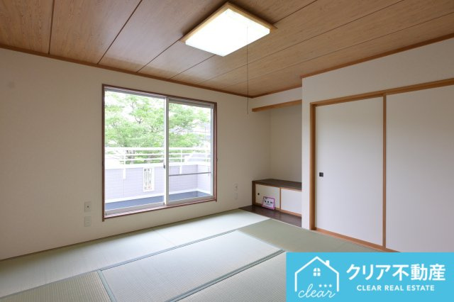 2階の和室は明るくゆったりと落ち着ける場所です♪