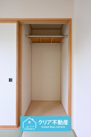 もう片方の収納は洋服がたくさん収納できます！