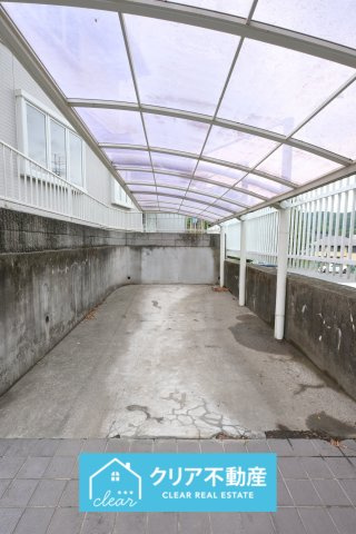 カーポート付きで雨や雹の日も安心です♪