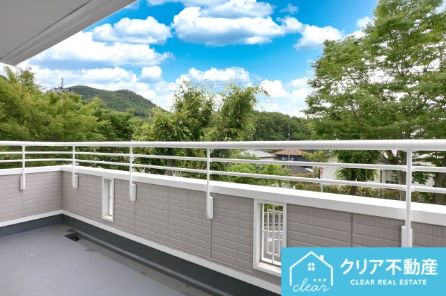 景観の良いバルコニーは窓を開けると気持ちがいいですね♪