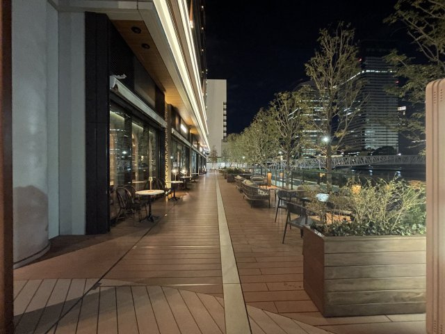キャナルテラス（夜間）