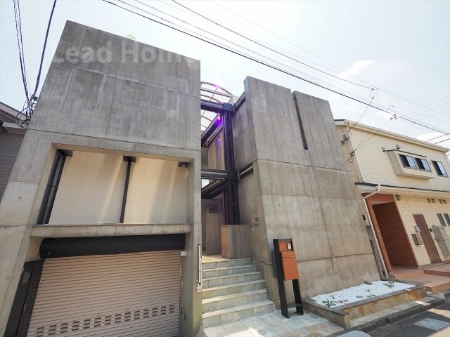 陽当たりと風通しの双方が良好な住環境です！室内全体に新鮮な空気と明るい光を取り込むことができます♪　