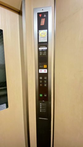 全階に停止します