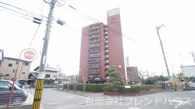 前面道路含む外観