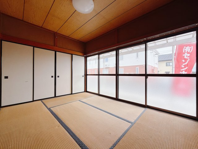 ■1階和室｜和室を書斎にしたり、冬にはコタツを敷いて家族みんなで年越しをするのもいいですね。家族みんなのお気に入りの空間になります♪