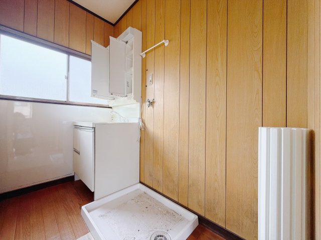 ■洗面室｜大きな鏡で朝の身支度もラクラク♪毎日の忙しい準備が楽しくなる洗面所です(^^♪