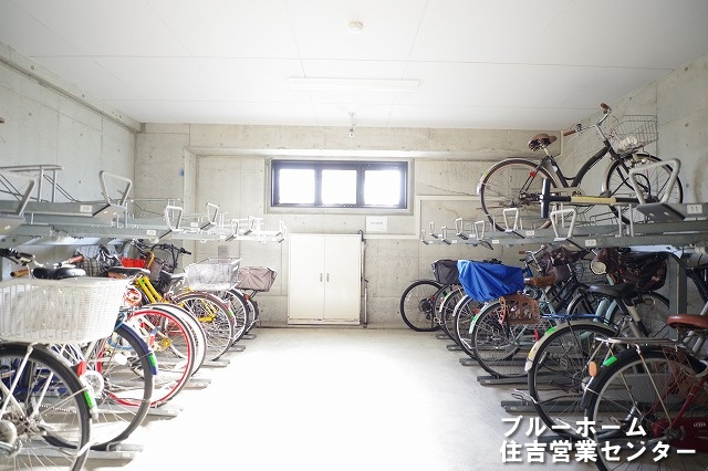 屋内駐輪場がございます！