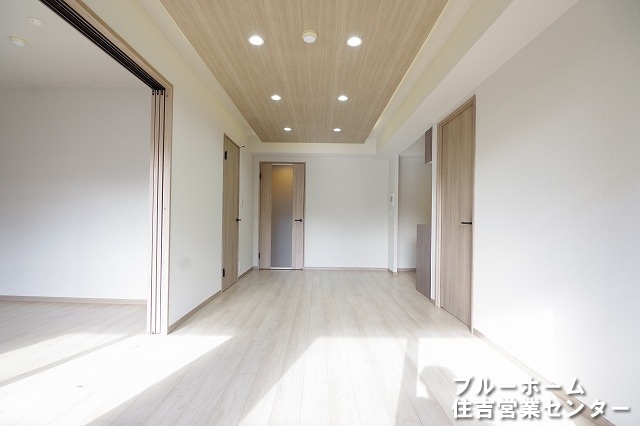 約12.9帖のLDKです！広々とした空間で大きな家具の配置等も困りません♪