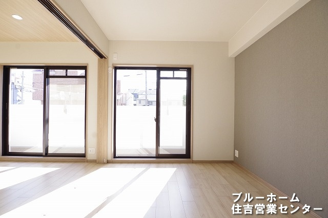 約6帖の洋室です！お部屋には窓があります！お隣のLDKと繋げて大きな空間として使用頂けます！