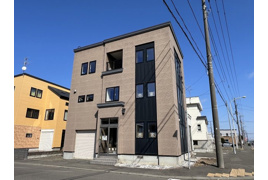 手稲区星置3-6 南西角地の3階建住宅の外観