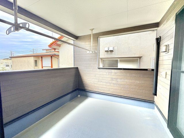 外からの目が気にならないバルコニーで洗濯物が干せます