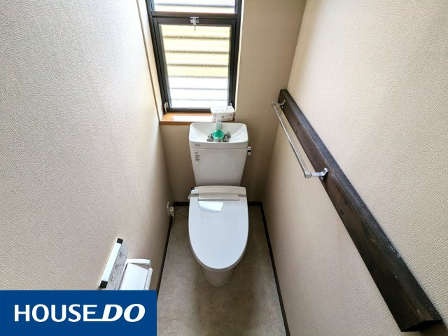 温水洗浄便座付きのトイレ　今の若い方は標準設備！