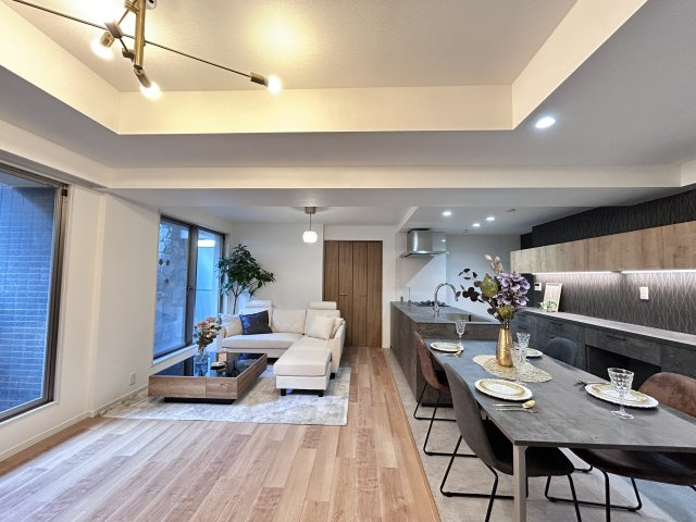 ☆Living　Room☆　明るく開放的な空間で一家団らんの楽しい時間をお過ごしいただけます。ゆったりとしたダイニングスペースは家具の配置をしやすい間取プランです。　