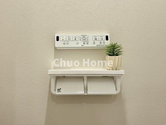 【ウォシュレット】清潔に使いたいお手洗いには最適な設備です。もちろんウォームレットも標準装備です。