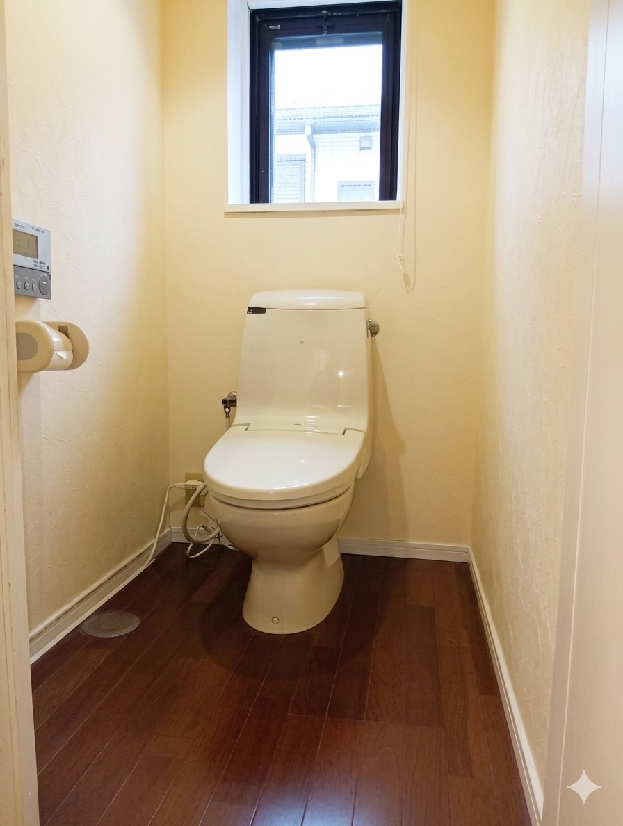 もちろん2Fにもトイレが付いてます！特に夜中も音を立てないように1Fに降りる必要はないですね！　！