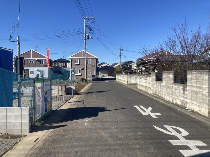 久喜市葛梅1丁目　前面道路　北東側6ｍ南東側5.5ｍ角地