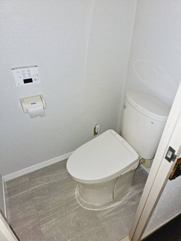 ■温水洗浄便座トイレ