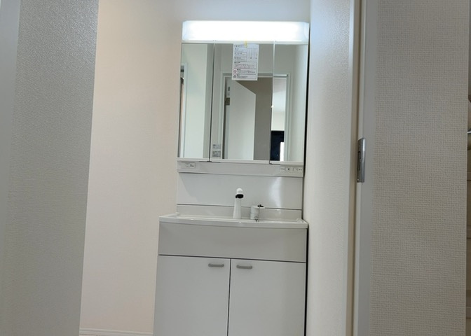 洗面化粧台では顔を洗ったり、身だしなみを整えることが本来の使い方ですが、用途によっては洗面化粧台に求められる機能が違ってくるため、ご自身や家族のライフスタイルに合ったものを選ぶことをおすすめ致します。