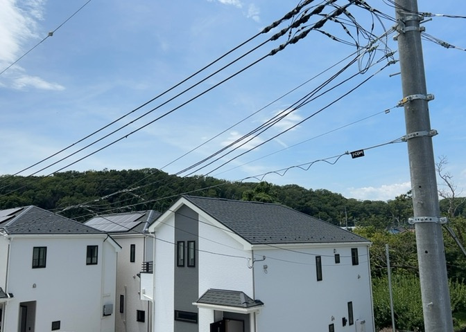 眺望を気にして物件を探す場合、前面に建物が建っていないか現地で確認しましょう！前面に建物があると景色はもちろん、日当たりや風通しにも影響が出てきます。住んだ時のことを想像しながら現地見学をしましょう。