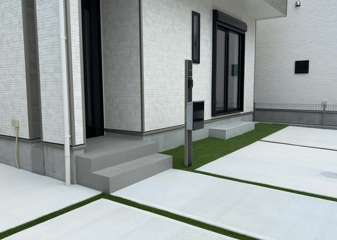 木造住宅とは土台、壁、柱など建築物の強度を支える構造体の材に木が使用されている構造を指します。構造体は建物の自重を支えるだけではなく風圧や水圧、積裁荷重などあらゆる衝撃に耐えるための基礎です。