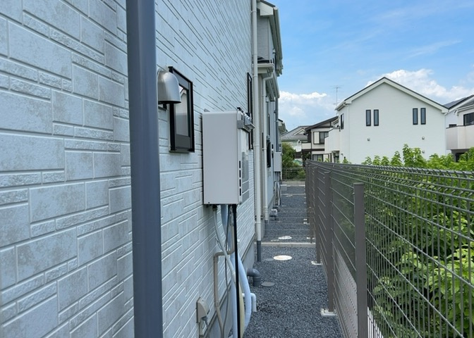 省エネ給湯器とは従来型の給湯器より熱効率が高く、少ない燃料でたくさんのお湯を沸かすことが出来る高効率な給湯器のことを指します。また、省エネ給湯器には種類があり、利便性や効果なども様々です。