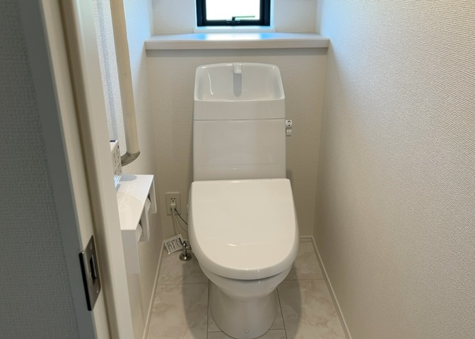 トイレは大きさや形、機能、抗菌性などが異なる多種多彩なタイプが各メーカーから出ています。それぞれに良さがあるため、事前にどういったタイプのトイレがいいのかをご家庭内で決めて、内見に行くといいでしょう。
