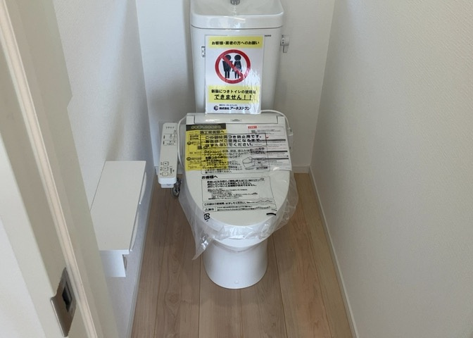 トイレは大きさや形、機能、抗菌性などが異なる多種多彩なタイプが各メーカーから出ています。それぞれに良さがあるため、事前にどういったタイプのトイレがいいのかをご家庭内で決めて、内見に行くといいでしょう。