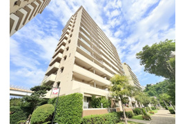 ウェルシティ横須賀ポートバレーヌ2番館の外観