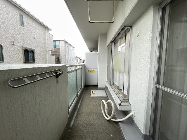 東向きで陽当たり良好のバルコニーです。　