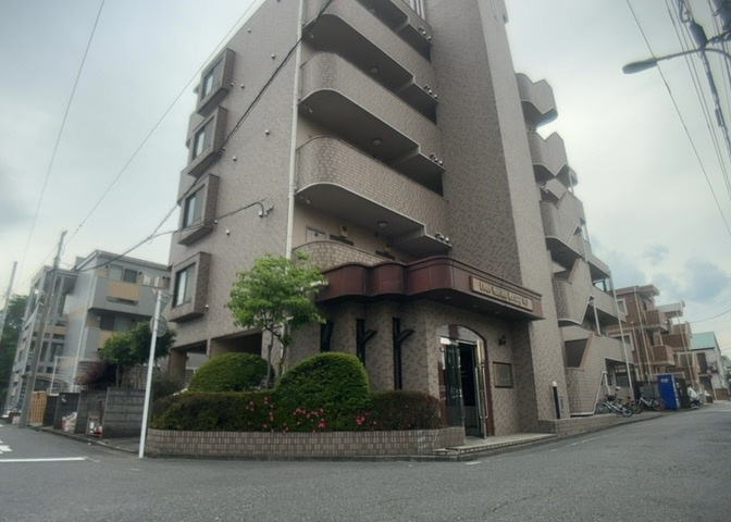 隣家の土地はどうなっているのか、生活利便施設が近くにあるのか、学校まで近いかなど、お客様のライフスタイルにあわせたイメージが重要です。また、近くにあると困る施設が近くにないかも確認するといいでしょう。