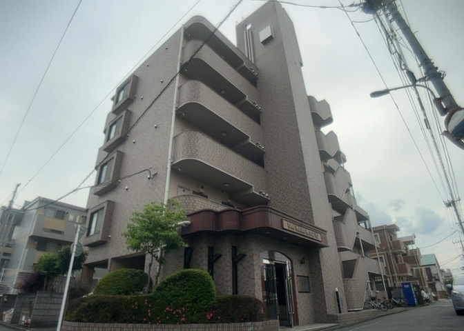 眺望の良さを楽しめるダイニングキッチンで家族団らんの時間を過ごしてはいかがでしょうか。バルコニーから見える景色を家族で眺める時間は、時間が経つのを忘れてしまいそうですね。是非、現地を見に行きましょう！