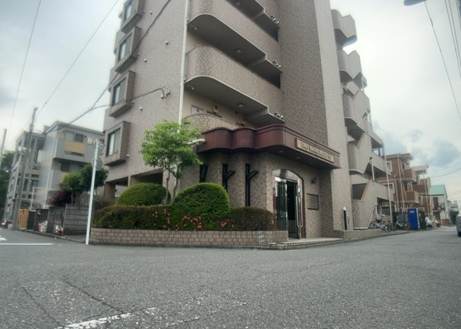 景色重視でお家選ぶをするとスーパーが遠い！学校が遠い！など生活をするうえで利便性で困ることもあります。まず一度現地を見学する際に、周辺の施設などがあるかを確認し、暮らし始めた後のことを想像しましょう。
