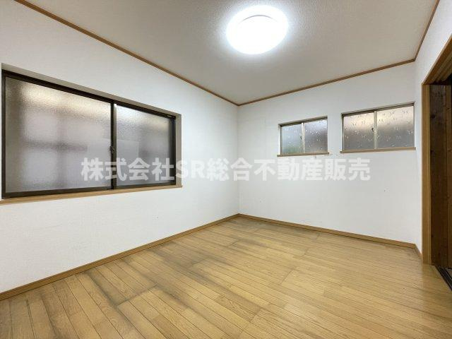 使い勝手のいい洋室です