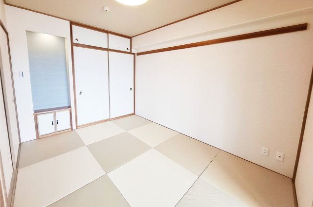 和室：押し入れ収納付きで整理整頓に便利です。客間やくつろぎスペースなど多用途に活用できるお部屋。