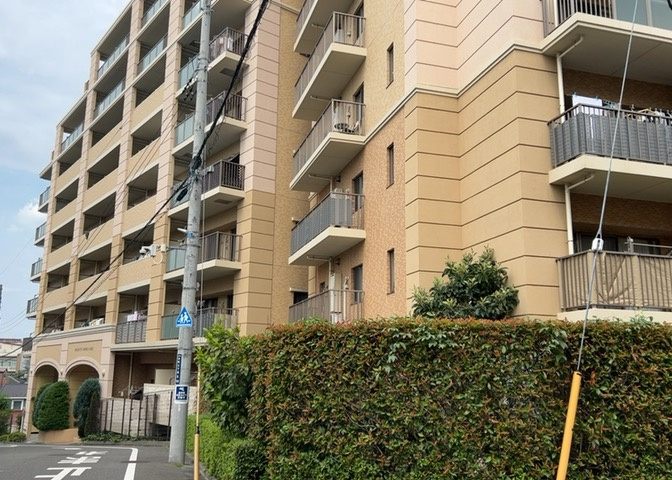 ＳＲＣ造は強度や耐震性の面でもRC造と比べて優れています。そのため、10階建以上の高層または超高層マンションなどの建築にも多く採用されています。柱や梁などのサイズが小さくても高い耐震性を確保できます。