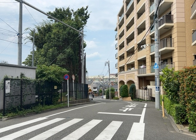 景色重視でお家選ぶをするとスーパーが遠い！学校が遠い！など生活をするうえで利便性で困ることもあります。まず一度現地を見学する際に、周辺の施設などがあるかを確認し、暮らし始めた後のことを想像しましょう。