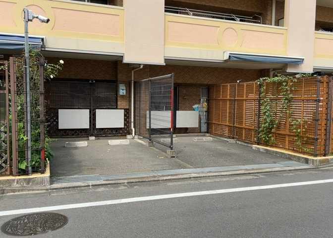 マンションの駐輪場は、事前に空きがあるか確認を取ると安心です。せっかく入居したのに駐輪スペースがない！なんてことになったら大変ですよね。そこで、内見時や購入前にはまず事前に確認しておくと良いでしょう。