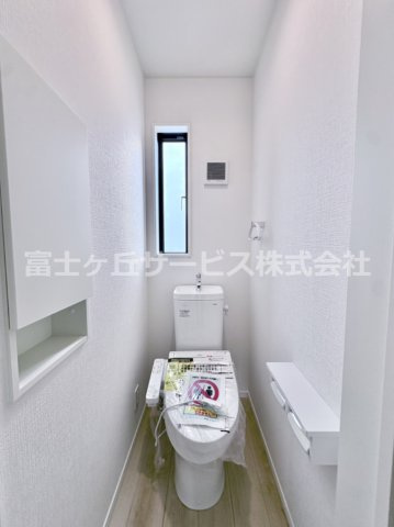 コンパクトで使いやすいトイレです
